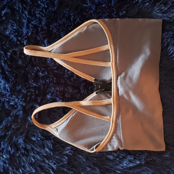 Sexy zipper crop top in beige and grey - Picture 6 of 7